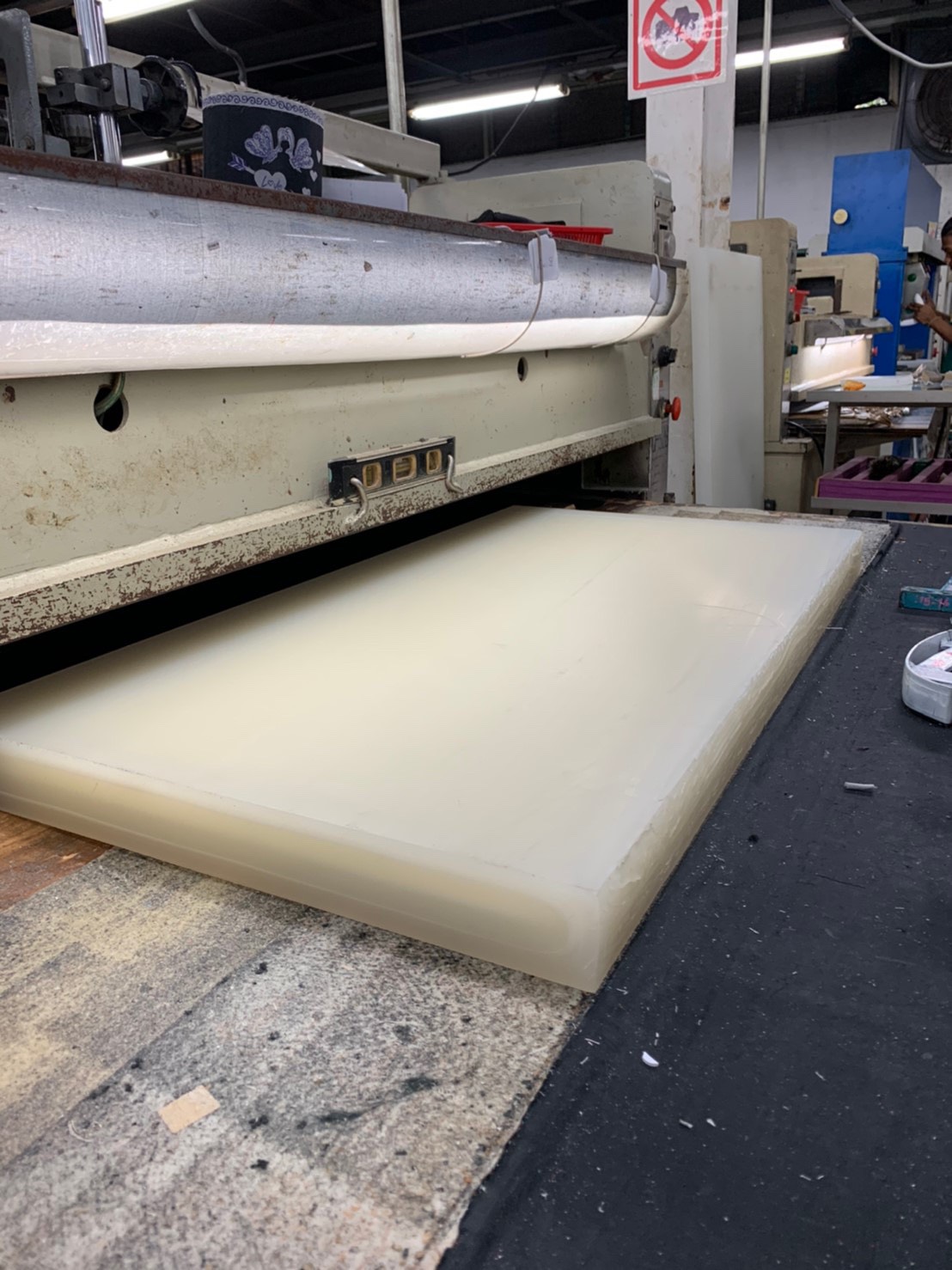 Polypropylene cutting board